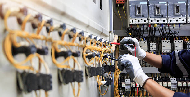 Professional Electrician technician working in Lawrenceville, IL